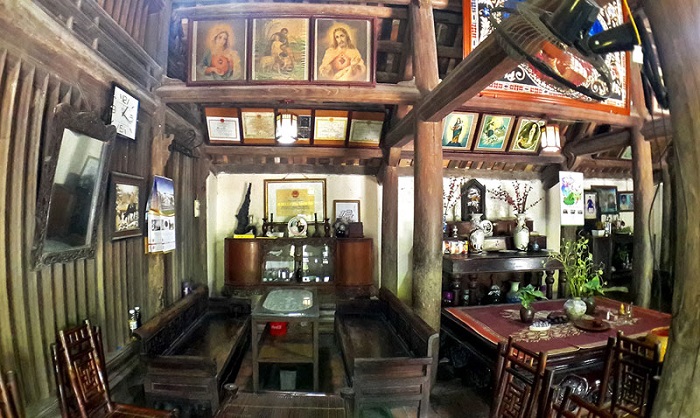 Tham quan các ngôi nhà cổ tại làng Đường Lâm sẽ mang đến cho bạn những trải nghiệm thú vị